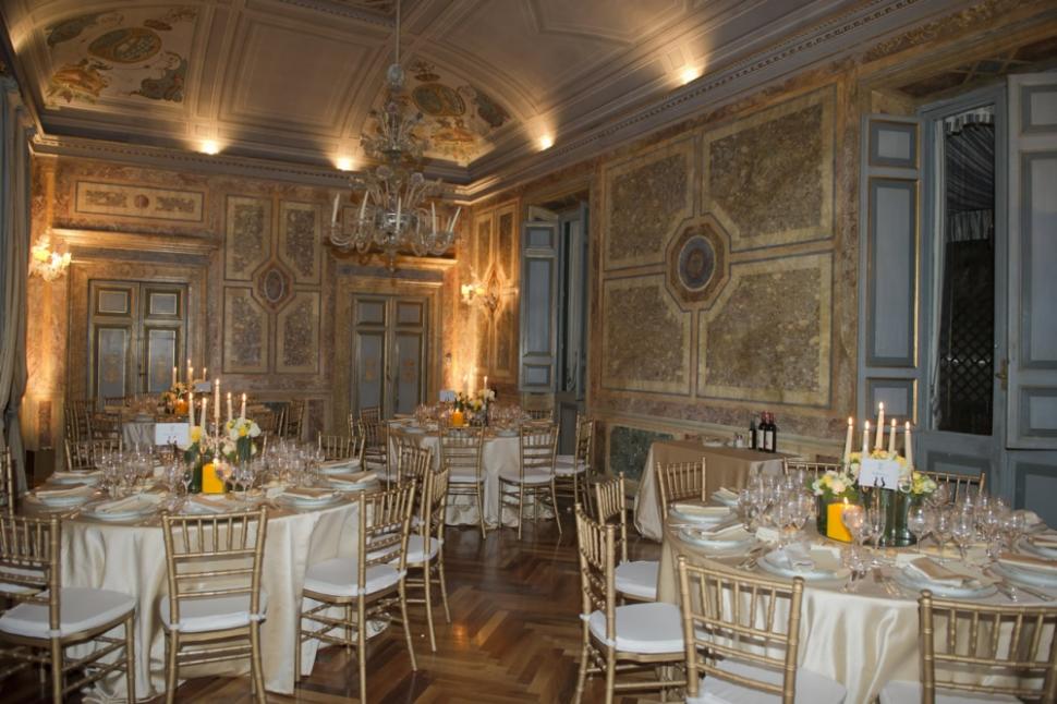 O prințesă italiană își închiriază acum palatul, iar turiștii sunt fascinați de experiență. Cât costă o noapte la Ruspoli Bonaparte 1097631