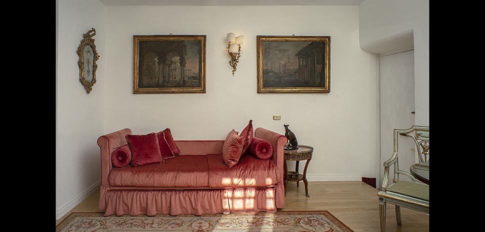 O prințesă italiană își închiriază acum palatul, iar turiștii sunt fascinați de experiență. Cât costă o noapte la Ruspoli Bonaparte 1097637