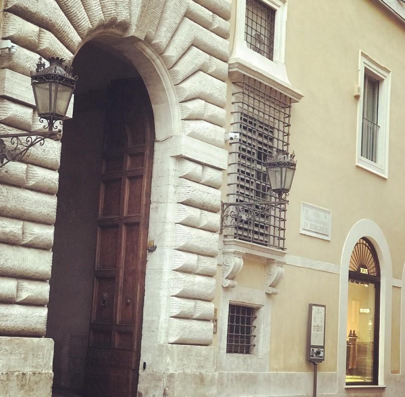 O prințesă italiană își închiriază acum palatul, iar turiștii sunt fascinați de experiență. Cât costă o noapte la Ruspoli Bonaparte 1097665