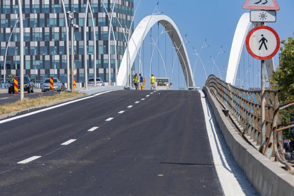 Pasajul Basarab se redeschide complet de săptămâna viitoare. Imagini cu podul din Bucureşti, după ce s-a lucrat la el toată vara 1097776