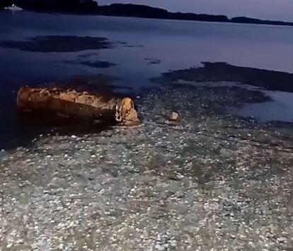 Un pescar care căuta vechituri cu un magnet a scos din Dunăre o mină neexplodată de 680 de kilograme, din al Doilea Război Mondial 1097568