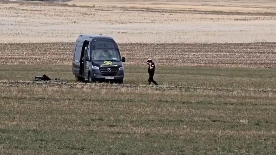O dronă a fost găsită pe un câmp din comuna Viișoara, în Vaslui. Surse: Are încărcătură explozibilă și ar fi rusească 1098047
