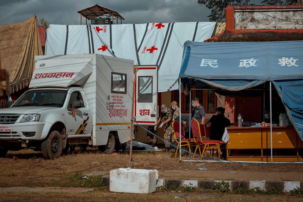 Bilanţul a depășit 1.000 de morţi în Nepal şi China, după viitura devastatoare din Himalaya. Peste 4.400 de persoane sunt dispărute 1097935