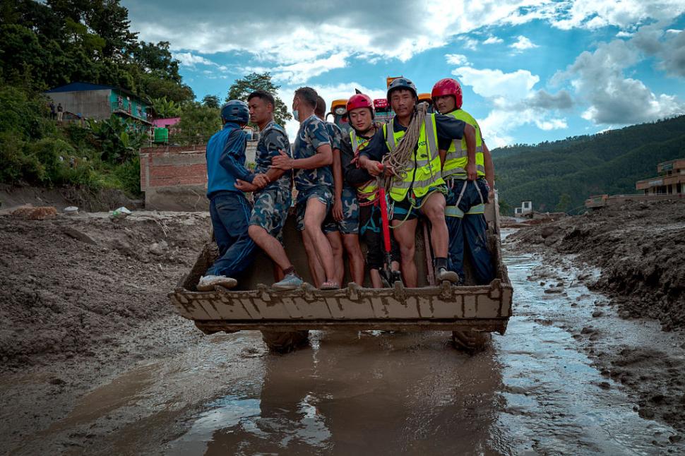Bilanţul a depășit 1.000 de morţi în Nepal şi China, după viitura devastatoare din Himalaya. Peste 4.400 de persoane sunt dispărute 1097947