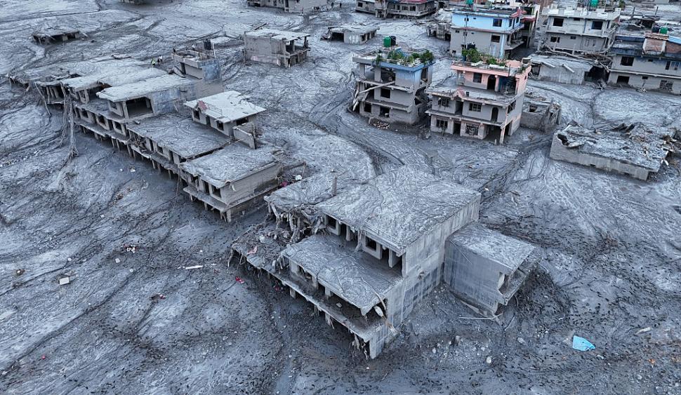 Bilanţul a depășit 1.000 de morţi în Nepal şi China, după viitura devastatoare din Himalaya. Peste 4.400 de persoane sunt dispărute 1097949