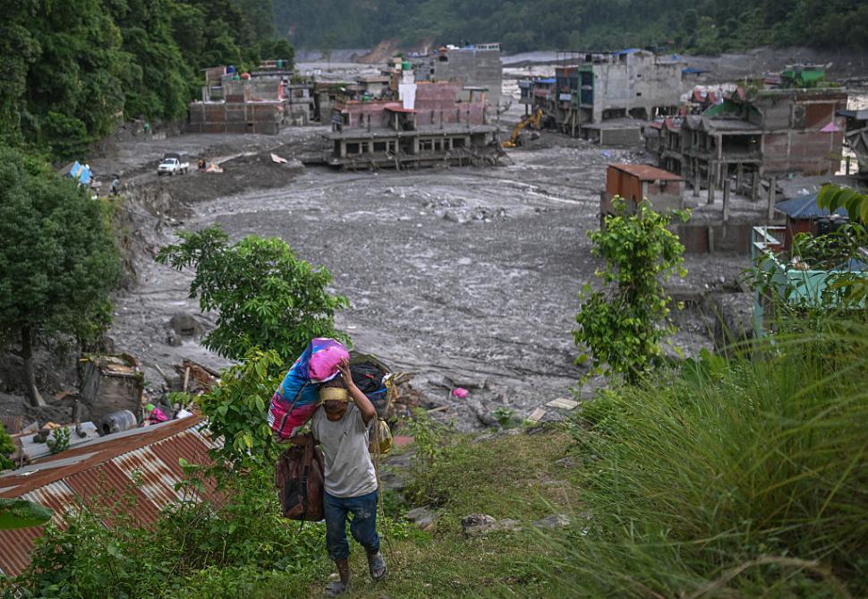 Bilanţul a depășit 1.000 de morţi în Nepal şi China, după viitura devastatoare din Himalaya. Peste 4.400 de persoane sunt dispărute 1097951