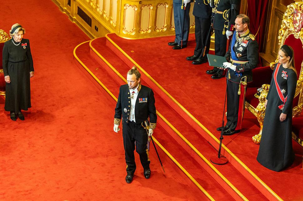 Noul rege al Norvegiei, Haakon, a depus jurământul în absența reginei Mette-Marit. Lângă tron a avut-o pe fiica lui, prințesa Ingrid 1098169
