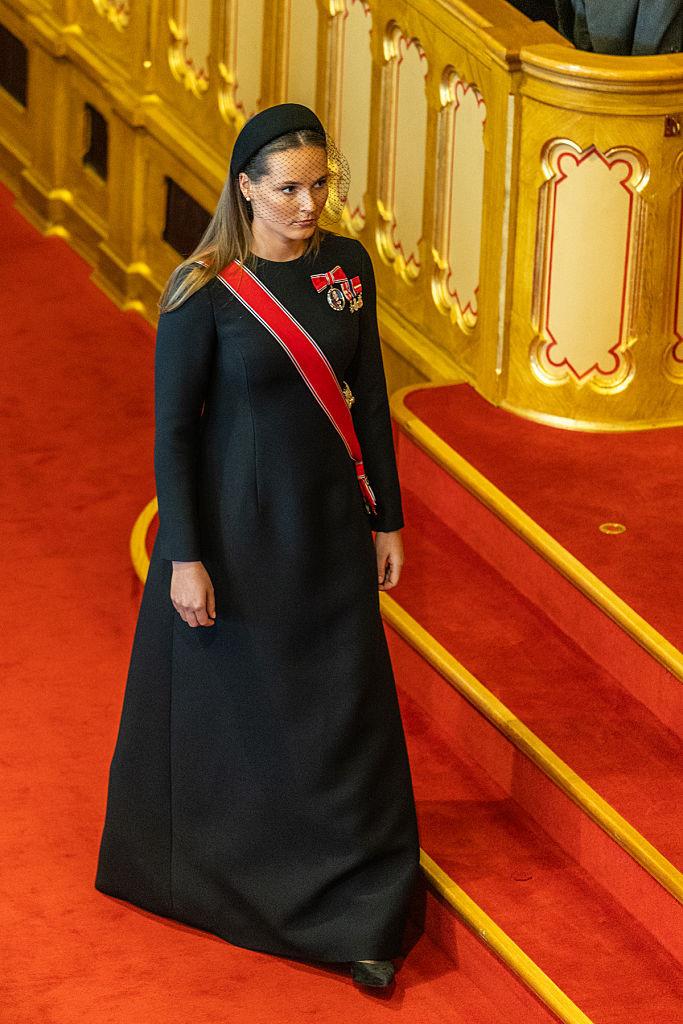 Noul rege al Norvegiei, Haakon, a depus jurământul în absența reginei Mette-Marit. Lângă tron a avut-o pe fiica lui, prințesa Ingrid 1098170