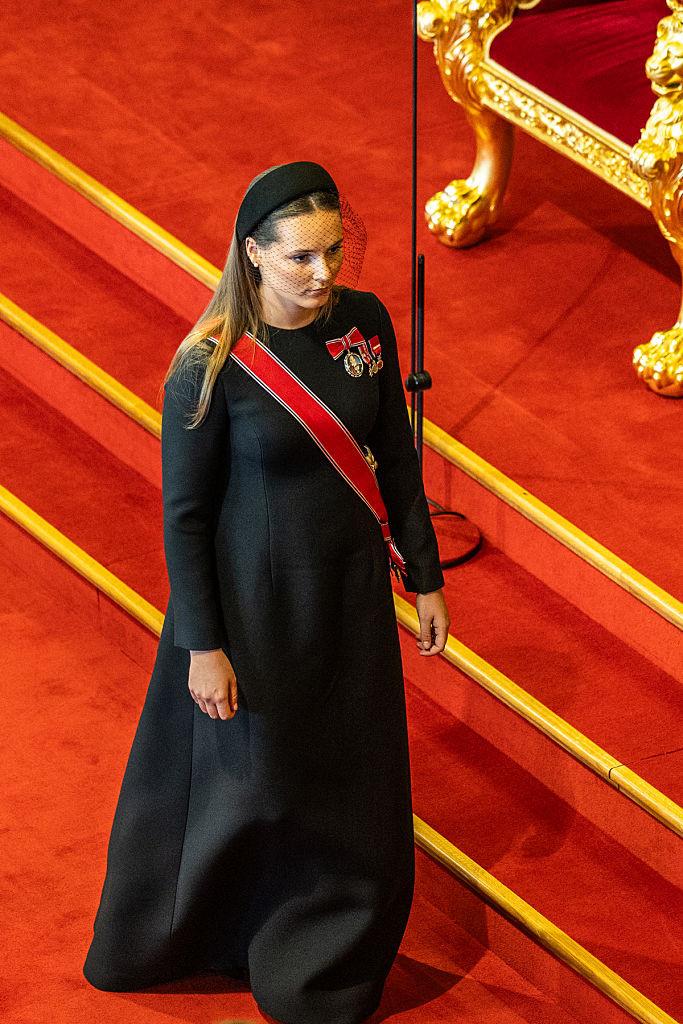 Noul rege al Norvegiei, Haakon, a depus jurământul în absența reginei Mette-Marit. Lângă tron a avut-o pe fiica lui, prințesa Ingrid 1098173