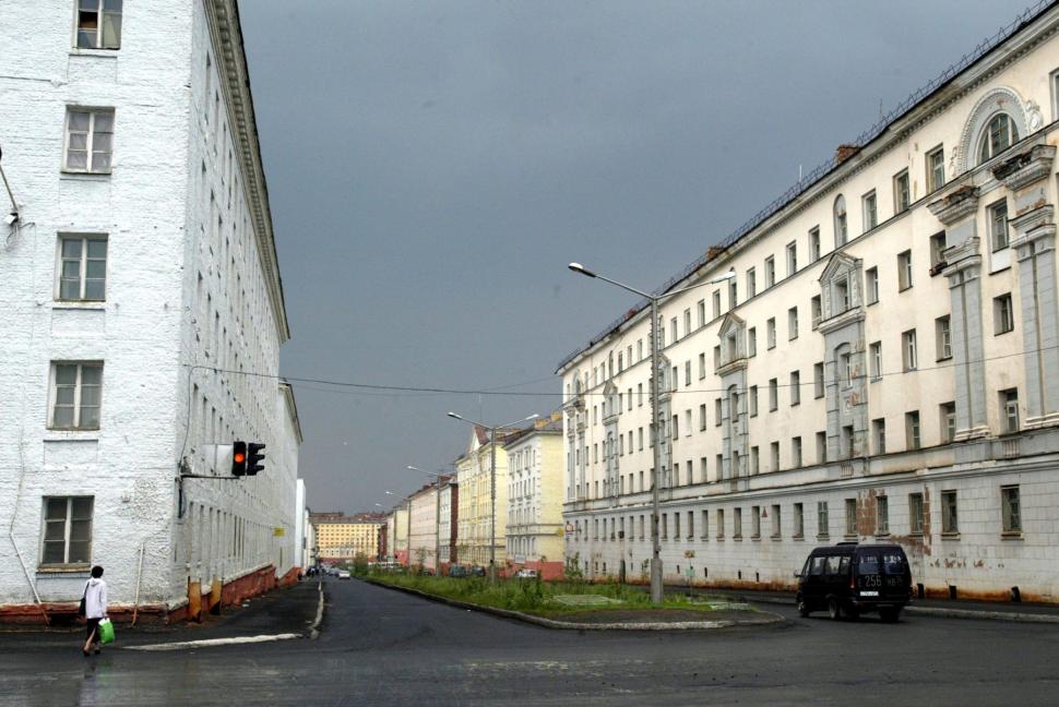 Orașul spre care nu există niciun drum. Soarele nu răsare 45 de zile, iar străinii au nevoie de autorizație specială ca să-l vadă 1097901