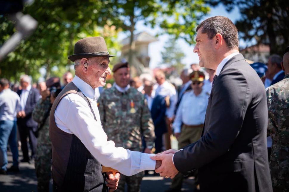 Gică Baciu, un veteran de 104 ani al celui de-Al Doilea Război Mondial, a participat la aniversarea Diviziei 2 Infanterie "Getica" 1098685