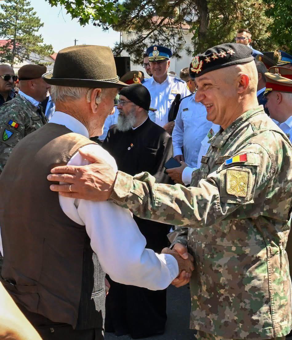 Gică Baciu, un veteran de 104 ani al celui de-Al Doilea Război Mondial, a participat la aniversarea Diviziei 2 Infanterie "Getica" 1098686