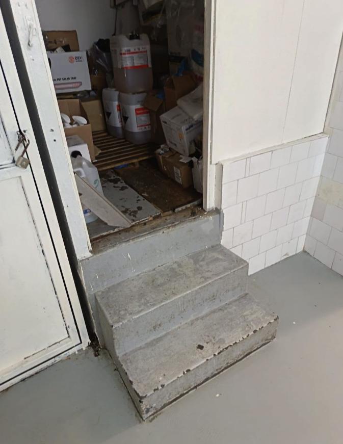 Hotelul din Saturn unde 58 de turiști s-au îmbolnăvit primise amendă cu trei zile înainte, dar nu a ținut cont. FOTO cu mizeria găsită 1098341
