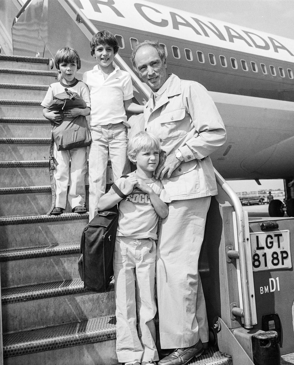 În 1998, fratele mai mic al lui Justin Trudeau a fost luat de o avalanșă. Prietenii lui au scăpat, dar el nu a fost găsit nici până azi 1098535