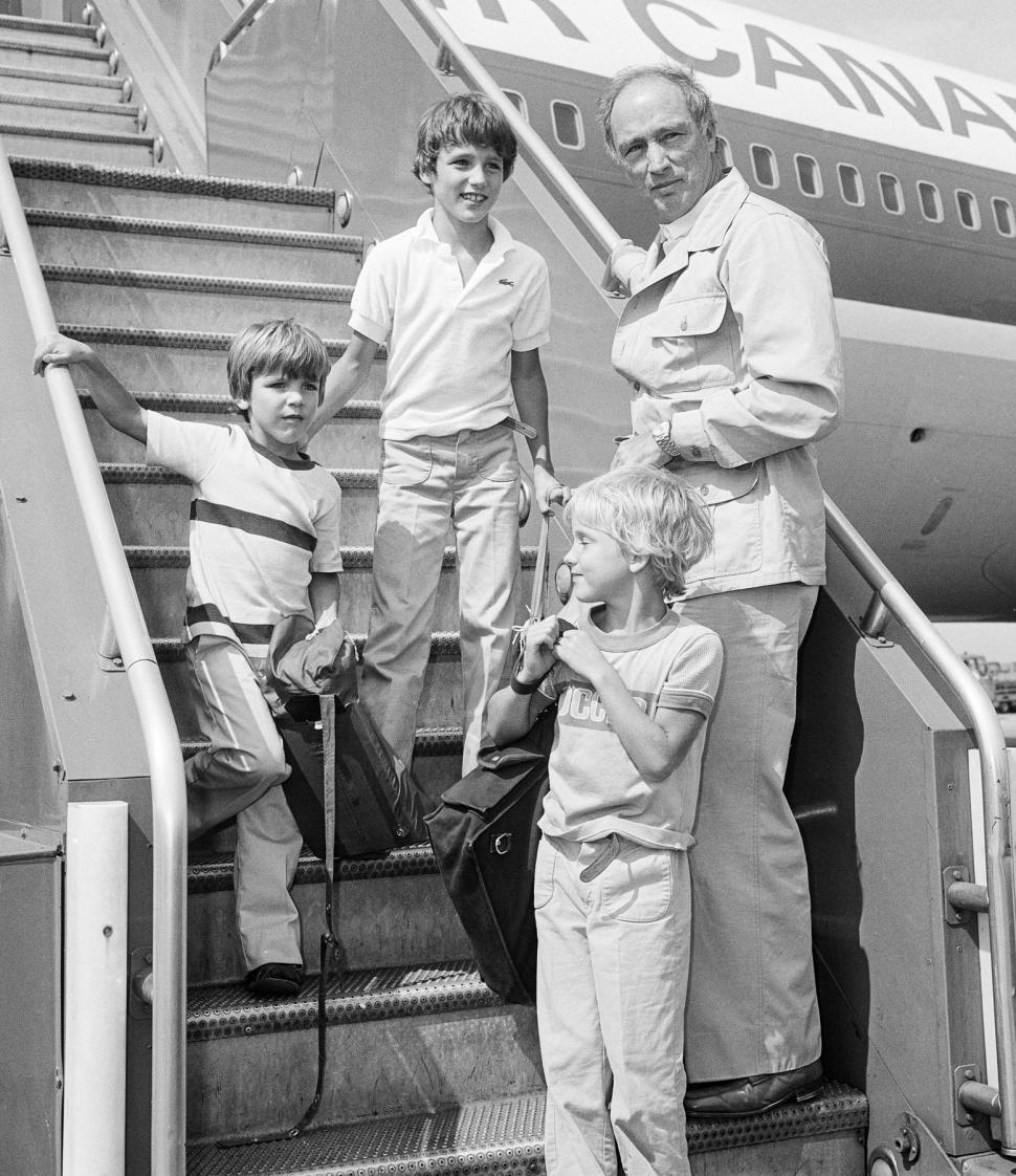 În 1998, fratele mai mic al lui Justin Trudeau a fost luat de o avalanșă. Prietenii lui au scăpat, dar el nu a fost găsit nici până azi 1098536