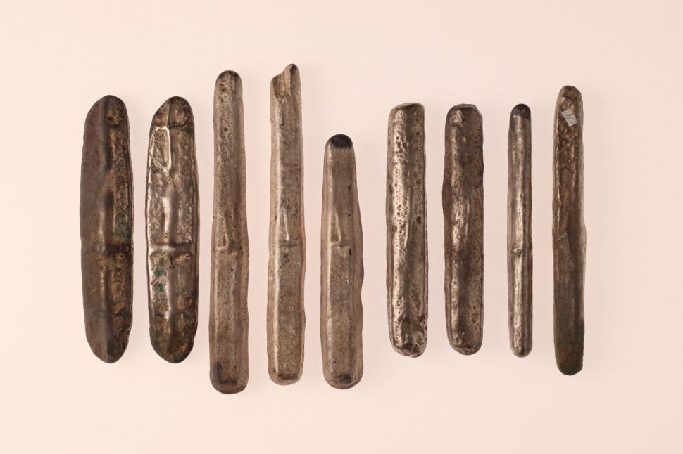 Își construia terasa și a găsit comoara arheologică: Un bărbat a descoperit în curte cel mai mare tezaur de argint viking din Danemarca 1098379