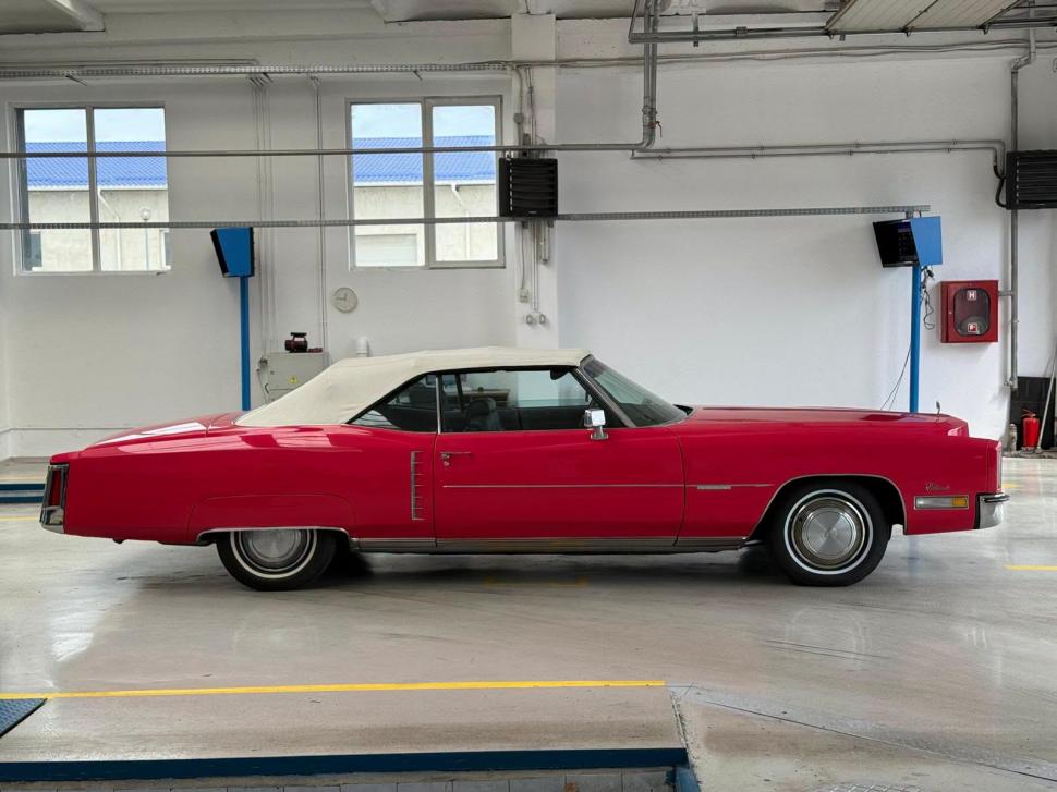 O mașină legendară și spectaculoasă a ajuns la RAR, în Botoșani; „Așa arăta luxul în industria auto americană” 1098364