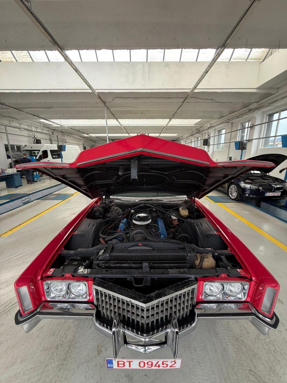 O mașină legendară și spectaculoasă a ajuns la RAR, în Botoșani; „Așa arăta luxul în industria auto americană” 1098365