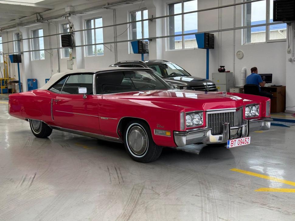 O mașină legendară și spectaculoasă a ajuns la RAR, în Botoșani; „Așa arăta luxul în industria auto americană” 1098366