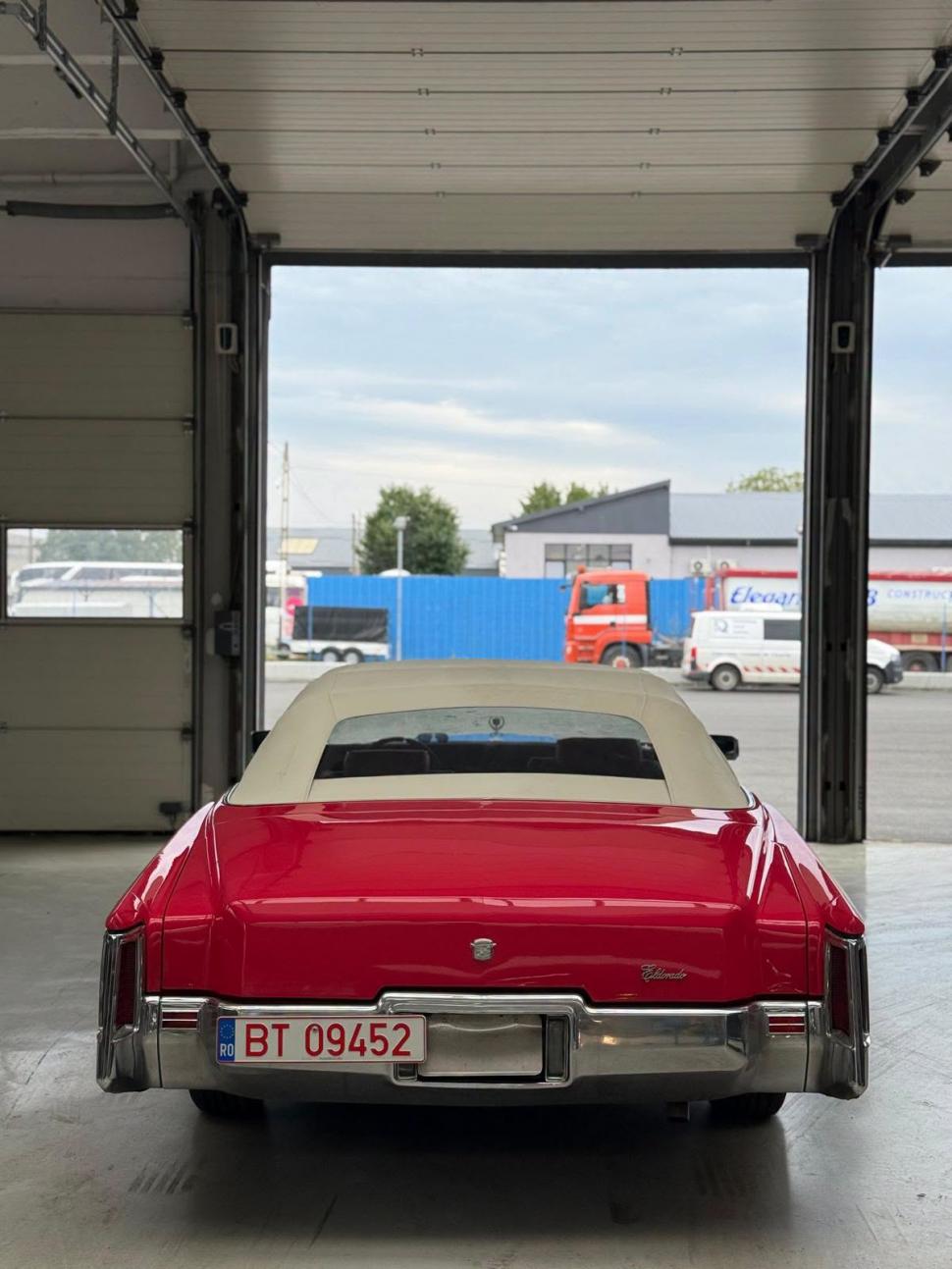 O mașină legendară și spectaculoasă a ajuns la RAR, în Botoșani; „Așa arăta luxul în industria auto americană” 1098370