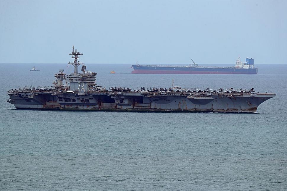 Plin de rugină, portavionul USS Abraham Lincoln a ajuns în Thailanda, după 270 de zile pe mare. Americanii „se relaxează” la Pattaya 1098305