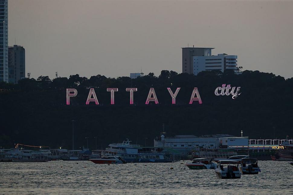 Plin de rugină, portavionul USS Abraham Lincoln a ajuns în Thailanda, după 270 de zile pe mare. Americanii „se relaxează” la Pattaya 1098315