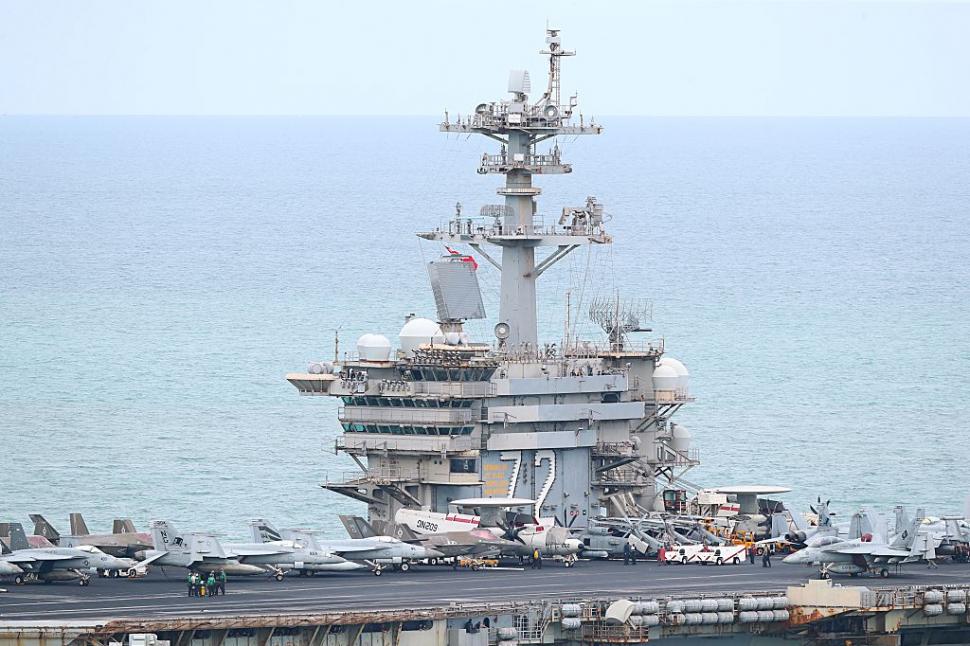 Plin de rugină, portavionul USS Abraham Lincoln a ajuns în Thailanda, după 270 de zile pe mare. Americanii „se relaxează” la Pattaya 1098320