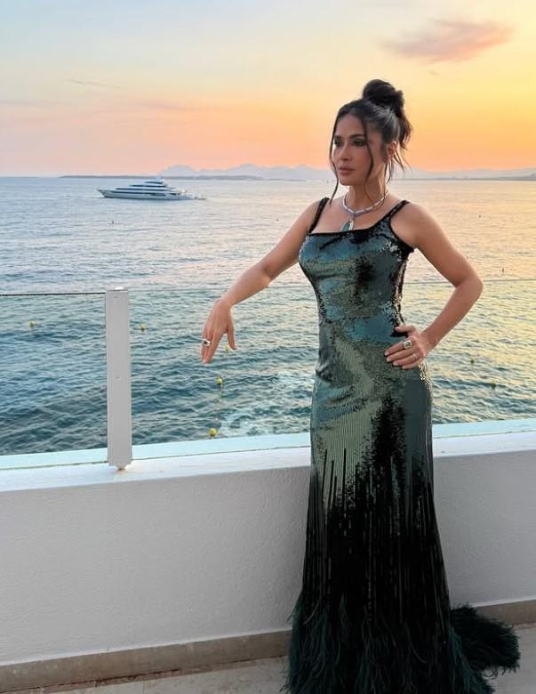 Salma Hayek a împlinit 60 de ani și arată senzațional. Viața și cariera celei mai cunoscute actrițe latino de la Hollywood 1098543