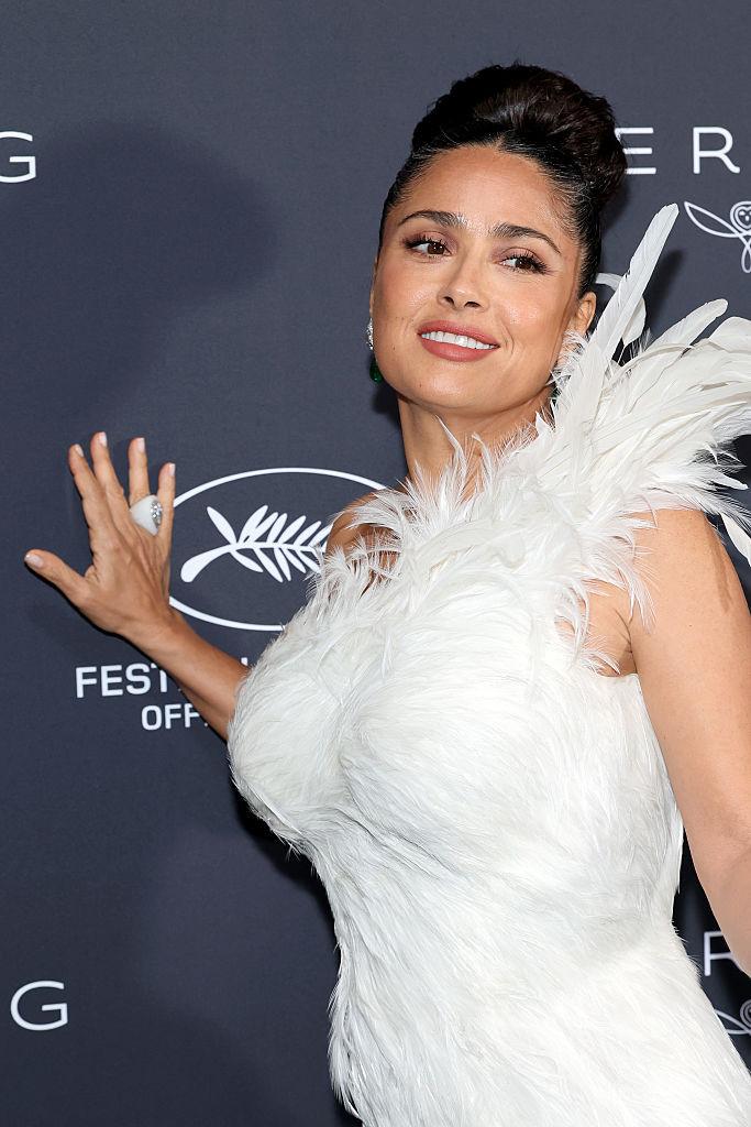 Salma Hayek a împlinit 60 de ani și arată senzațional. Viața și cariera celei mai cunoscute actrițe latino de la Hollywood 1098553