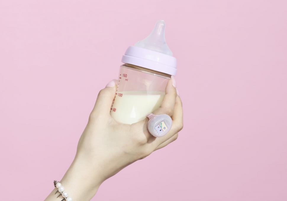 Tamagotchi, jucăria copilăriei pentru milioane de Millennials, revine în ediție aniversară după 30 de ani, sub formă de inel. Cât costă 1098397