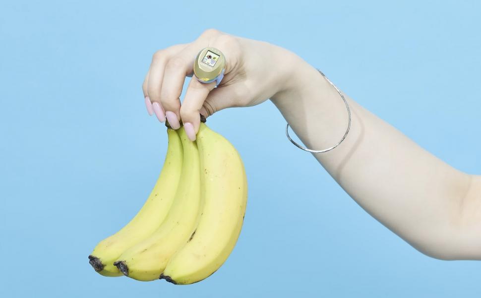 Tamagotchi, jucăria copilăriei pentru milioane de Millennials, revine în ediție aniversară după 30 de ani, sub formă de inel. Cât costă 1098399