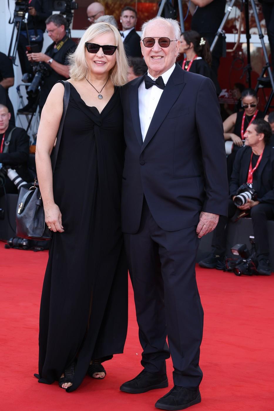 Cele mai elegante apariții pe covorul roșu la Festivalul de Film de la Veneția. Amal Clooney și Alessandra Ambrosio au pariat pe negru 1098772