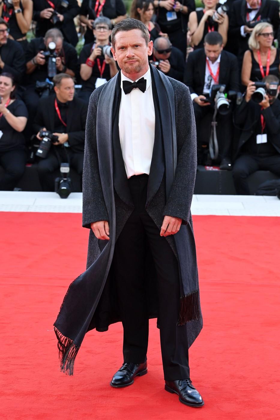 Cele mai elegante apariții pe covorul roșu la Festivalul de Film de la Veneția. Amal Clooney și Alessandra Ambrosio au pariat pe negru 1098773