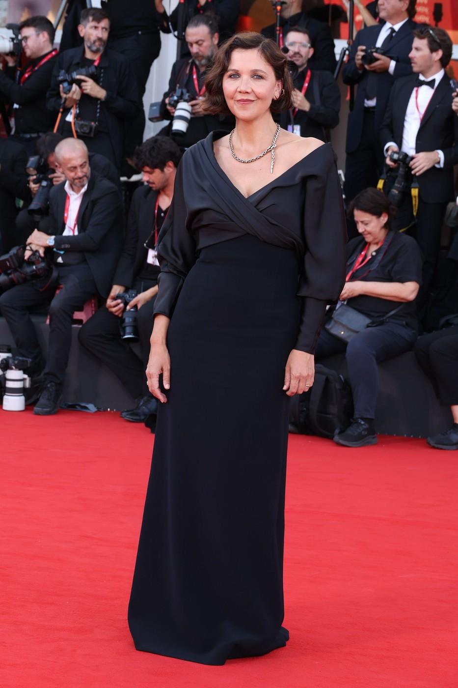 Cele mai elegante apariții pe covorul roșu la Festivalul de Film de la Veneția. Amal Clooney și Alessandra Ambrosio au pariat pe negru 1098786