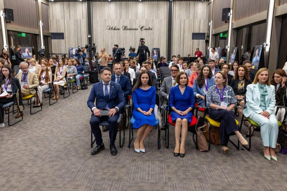 Mirabela Grădinaru s-a întâlnit, la Chișinău, cu Maia Sandu. Partenera lui Nicușor Dan a vorbit la o conferință internațională 1098969