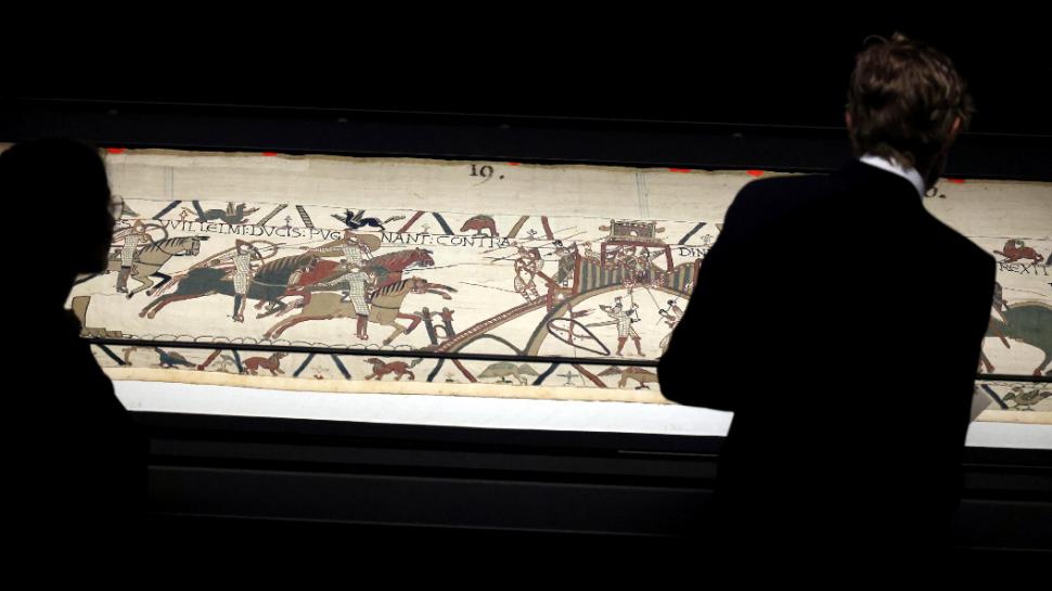 Primele imagini cu Tapiseria de la Bayeux expusă în British Museum: E fixată pentru prima dată întinsă pe o suprafață plană 1098873