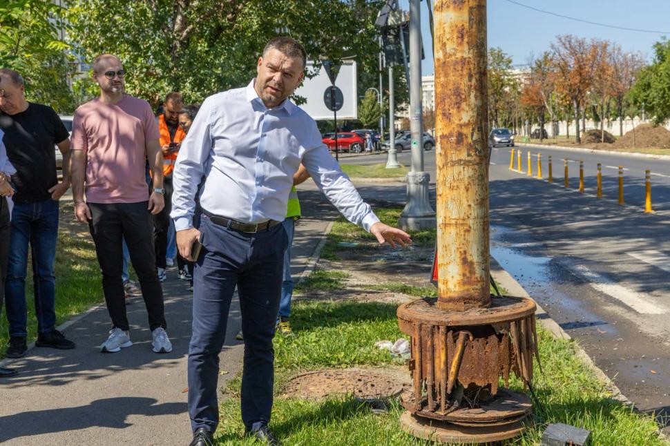Bulevardul Unirii din București intră în șantier. Ciucu: „Nu mai putem continua cu trotuarele pline de mașini”. Când încep lucrările 1099319