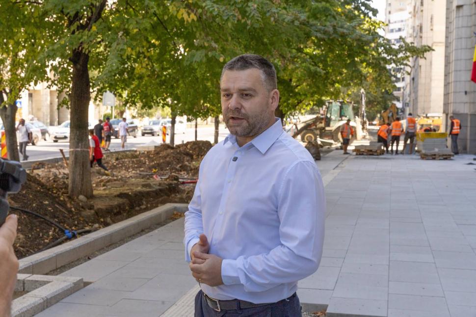 Bulevardul Unirii din București intră în șantier. Ciucu: „Nu mai putem continua cu trotuarele pline de mașini”. Când încep lucrările 1099320