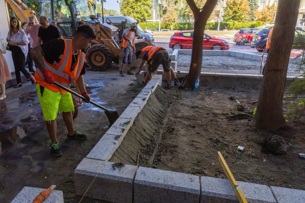 Bulevardul Unirii din București intră în șantier. Ciucu: „Nu mai putem continua cu trotuarele pline de mașini”. Când încep lucrările 1099324
