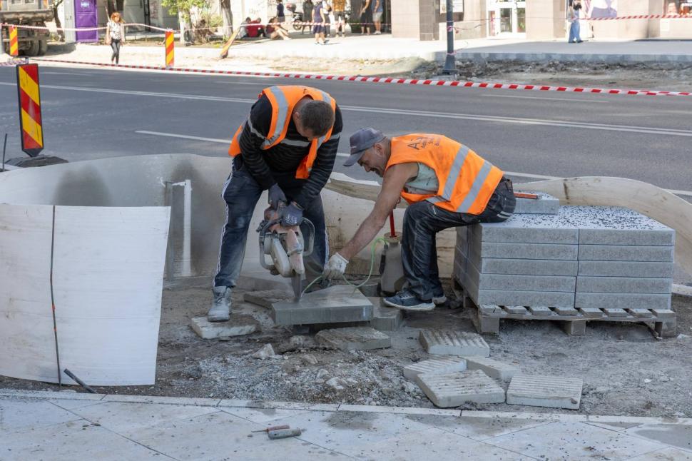 Bulevardul Unirii din București intră în șantier. Ciucu: „Nu mai putem continua cu trotuarele pline de mașini”. Când încep lucrările 1099325