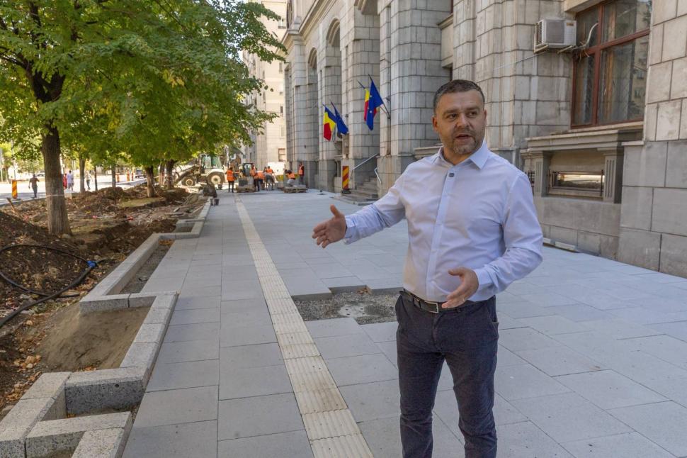 Bulevardul Unirii din București intră în șantier. Ciucu: „Nu mai putem continua cu trotuarele pline de mașini”. Când încep lucrările 1099327