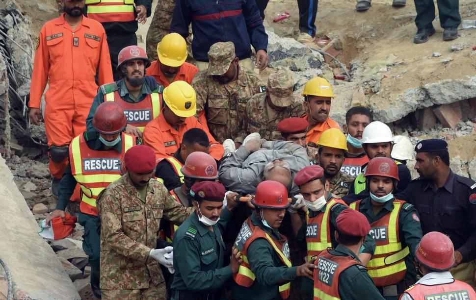 Salvare miraculoasă în Nepal: Doi muncitori au fost scoși în viață dintr-un tunel al unei hidrocentrale, la 9 zile după dezastru 1099071