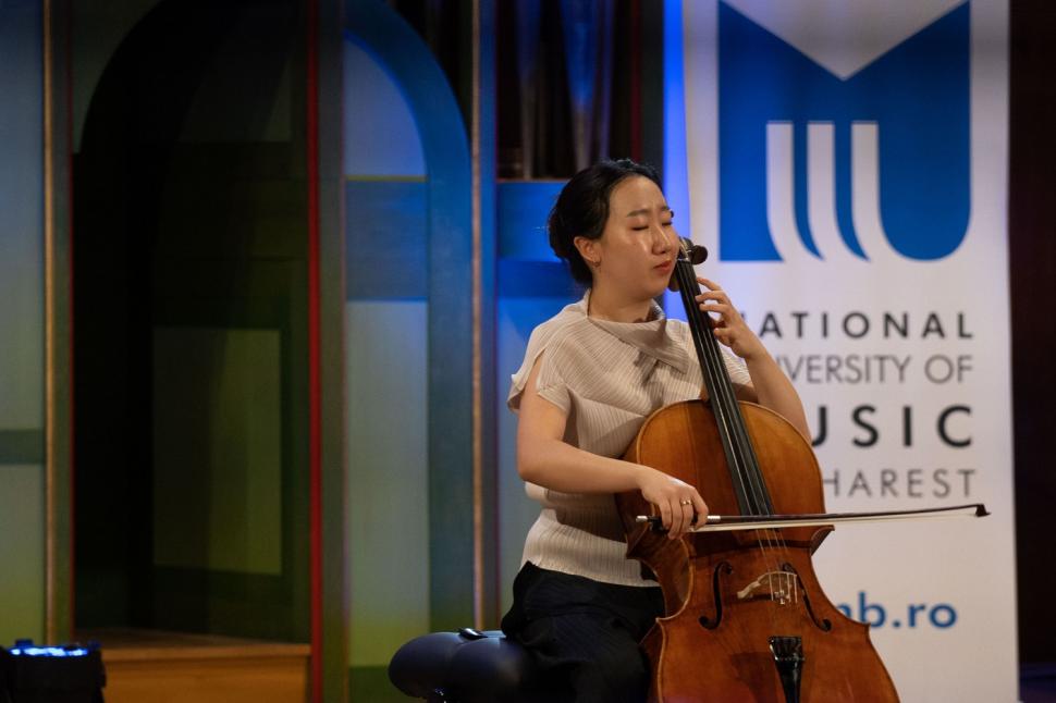Șase tineri violonceliști s-au calificat în semifinala Concursului Internaţional George Enescu 2026. Care este premiera acestei ediții 1099145