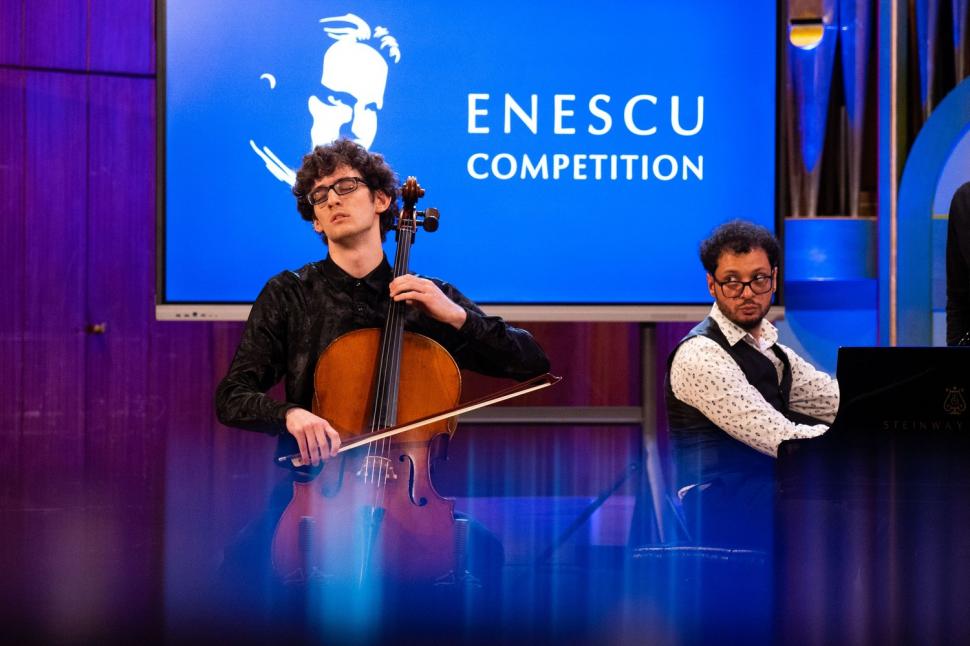 Șase tineri violonceliști s-au calificat în semifinala Concursului Internaţional George Enescu 2026. Care este premiera acestei ediții 1099146