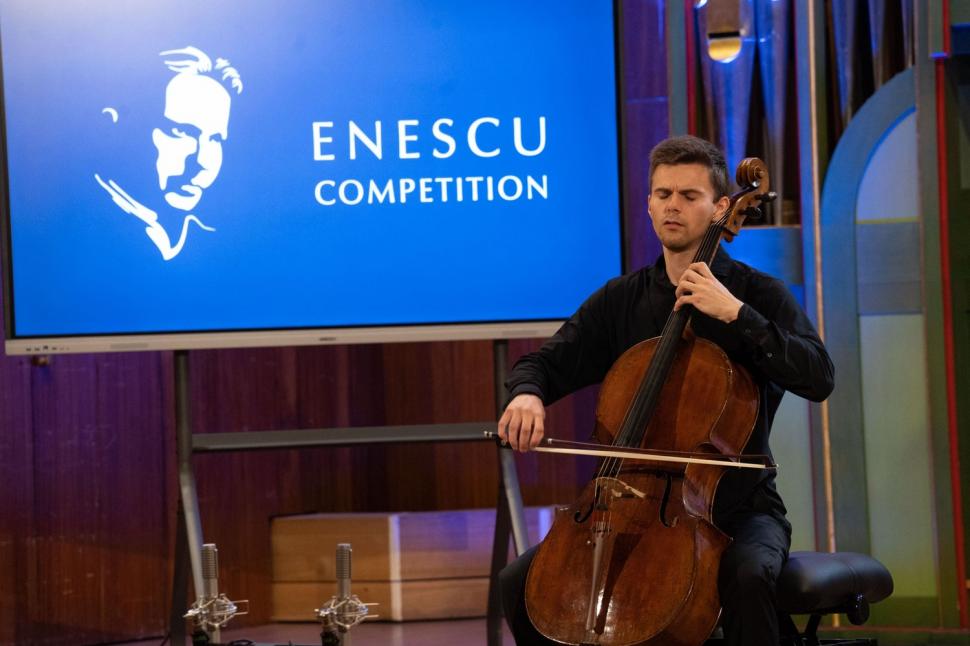 Șase tineri violonceliști s-au calificat în semifinala Concursului Internaţional George Enescu 2026. Care este premiera acestei ediții 1099147