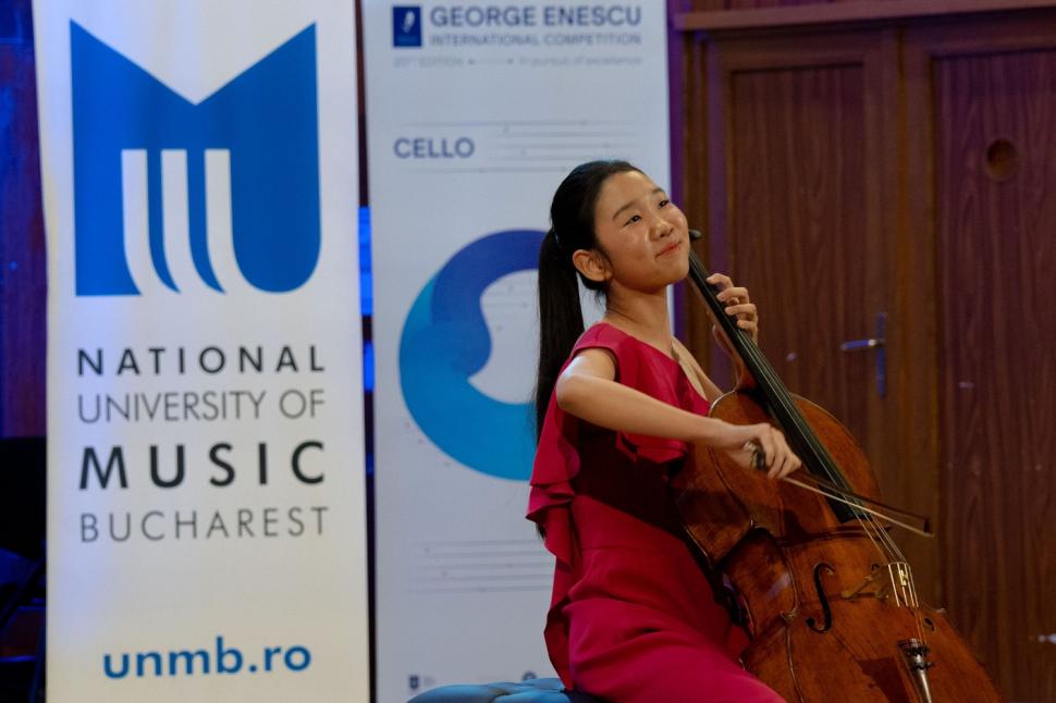 Șase tineri violonceliști s-au calificat în semifinala Concursului Internaţional George Enescu 2026. Care este premiera acestei ediții 1099149