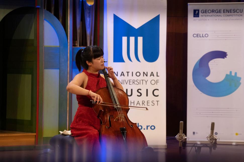 Șase tineri violonceliști s-au calificat în semifinala Concursului Internaţional George Enescu 2026. Care este premiera acestei ediții 1099150