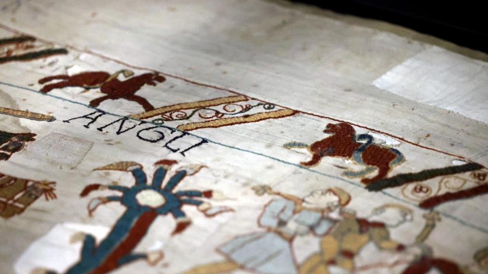 Tapiseria de la Bayeux a ajuns la Londra deteriorată. Capodopera a fost verificată centimetru cu centimetru și s-au găsit două rupturi 1099281