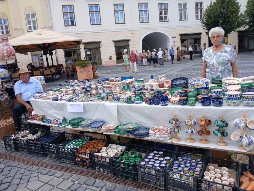 De 60 ani, toamna începe la Sibiu cu Târgul Olarilor. Meșteri olari din toată țara și-au expus creațiile în Piața Mare în acest weekend 1099599