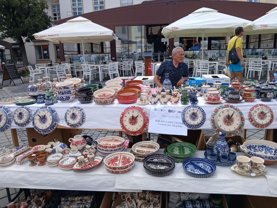 De 60 ani, toamna începe la Sibiu cu Târgul Olarilor. Meșteri olari din toată țara și-au expus creațiile în Piața Mare în acest weekend 1099602